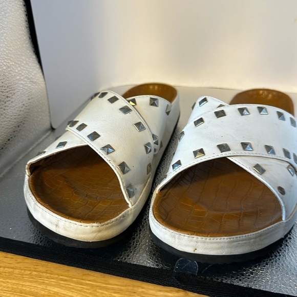 Comfort view gently used. Size 9 1/2 white with silver studs.​ - Picture 1 of 8